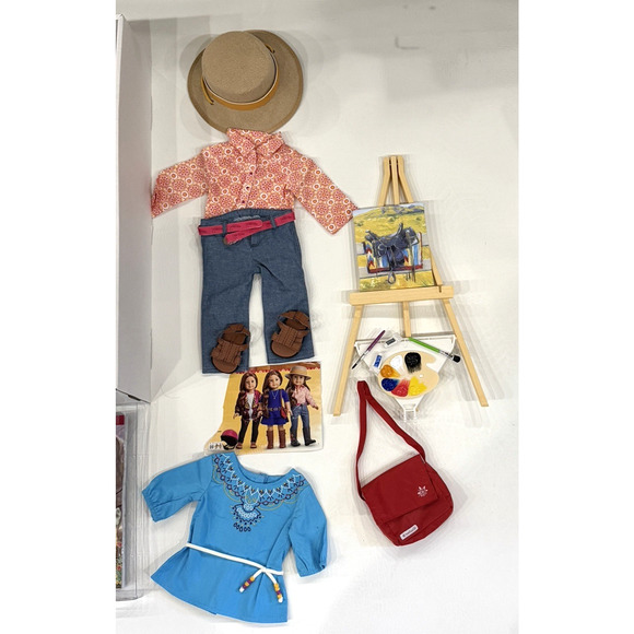 American Girl Saige 18" 2013 Doll COMPLETE w/ Book AND SEVERAL OUTFIT - Picture 7 of 14